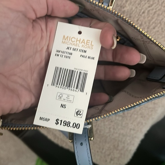 NEW Ladies jet set East West signature logo top zip tote bag in pale blue - Picture 6 of 8